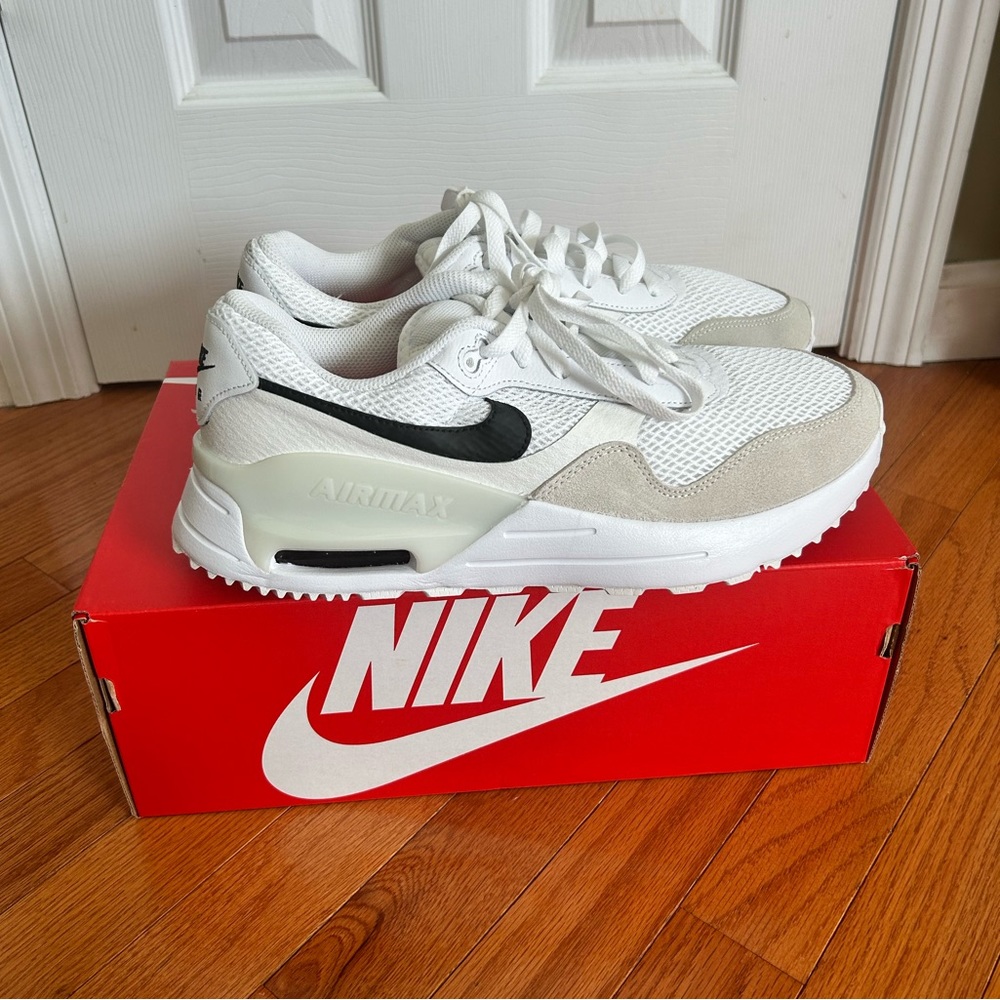 Nike Air Max Women’s Size 12 - NEW